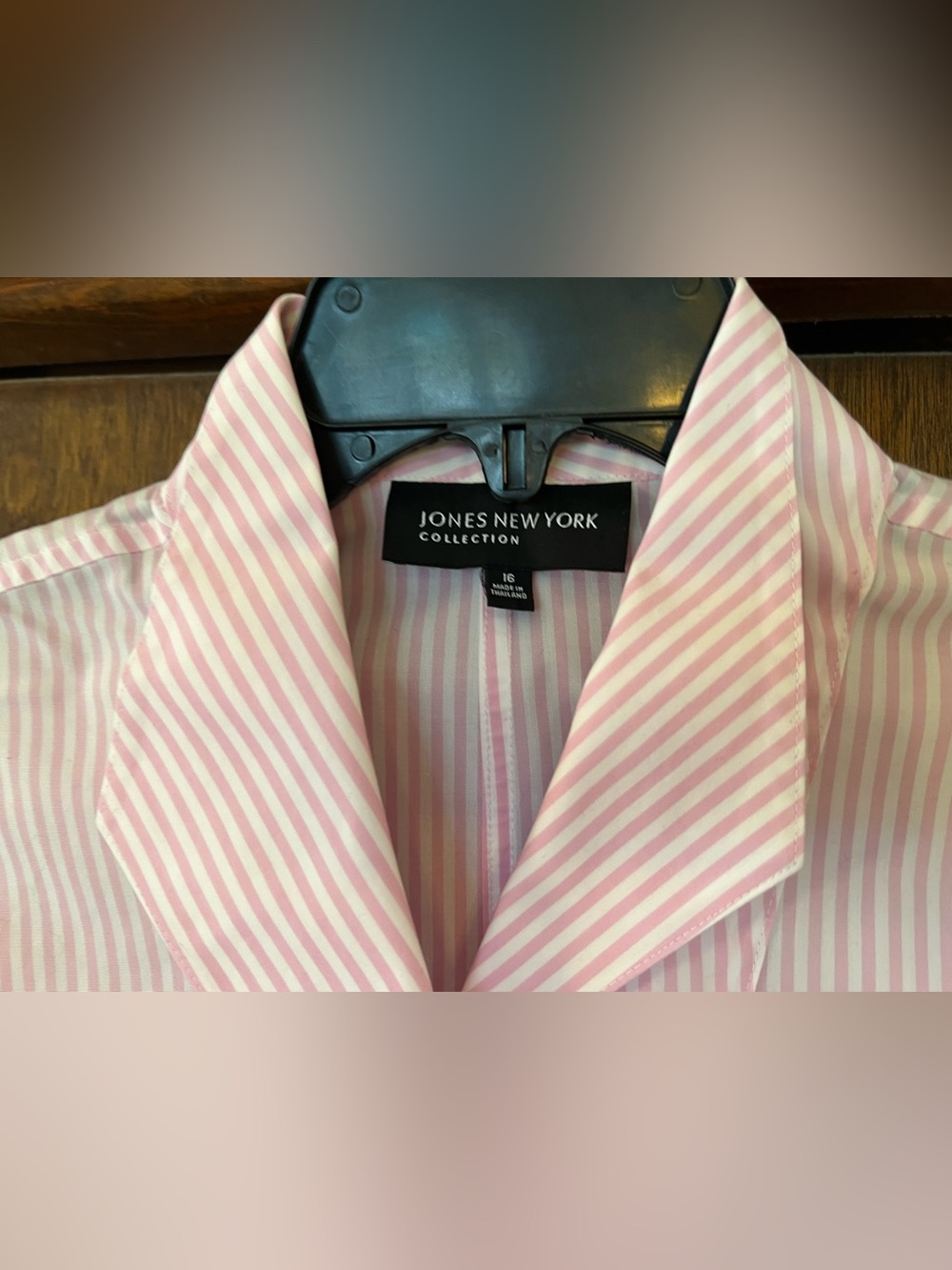 Jones New York Size 16 Non-Iron Pink and White Striped Sleeveless Button Blouse - Picture 2 of 4